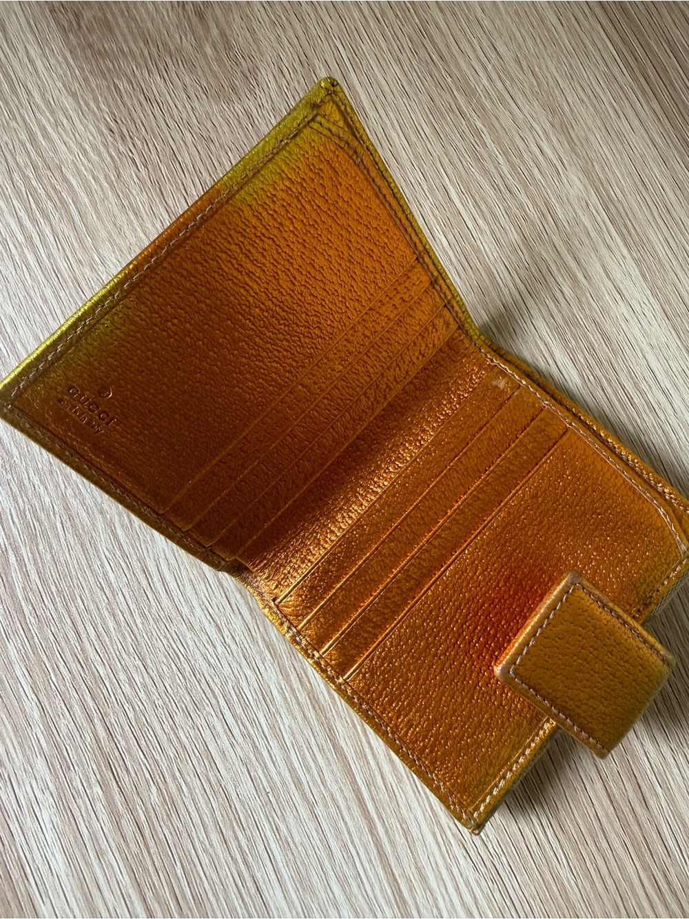Limited Edition Gucci Beige Monogram Canvas Wallet with a Gold Metallic Leather - Picture 5 of 12